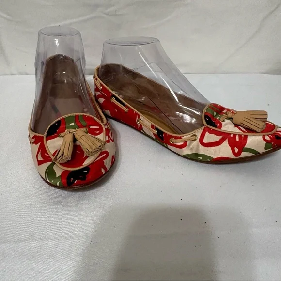 Coach women's flats with a floral print and tassel detail. Size 6.5 - Picture 2 of 6